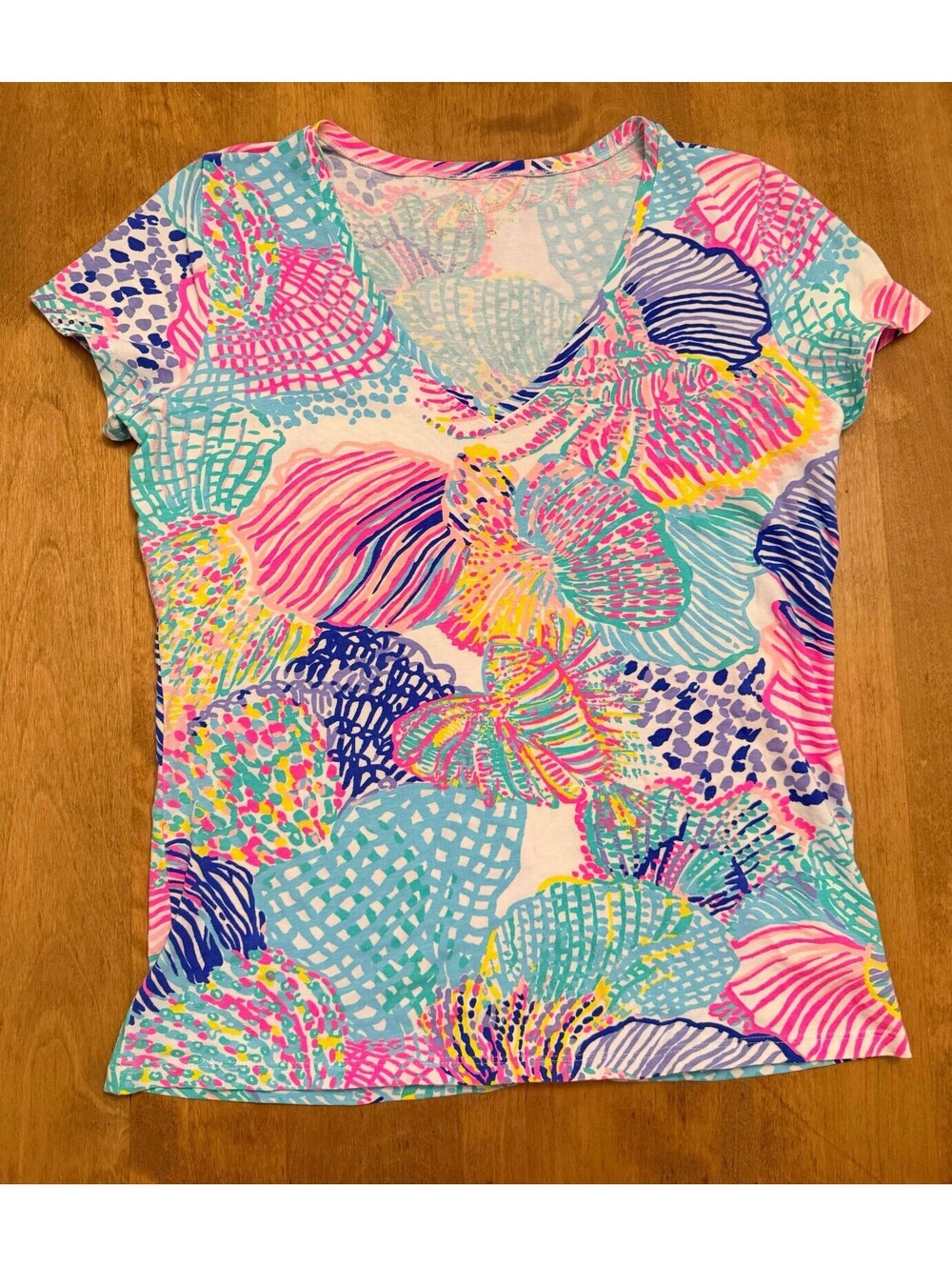 Lilly Pulitzer Women's EUC Michele Top V-Neck Shirt “Roar of the Seas” Size M